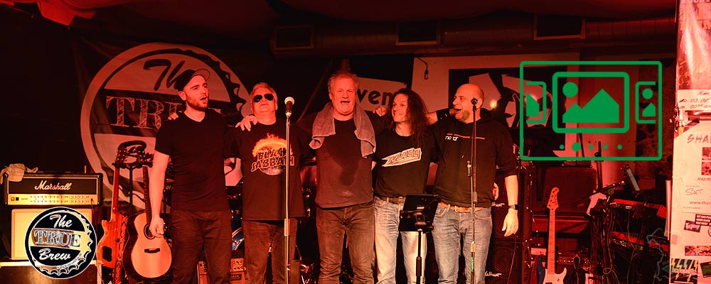 das slideshow-Fenster für 'thetruebrew.de' anzeigen ...
Impressionen von 2019 :: THE TRUE BREW in Straubing’s Kult-UR-Kneipe THE RAVEN