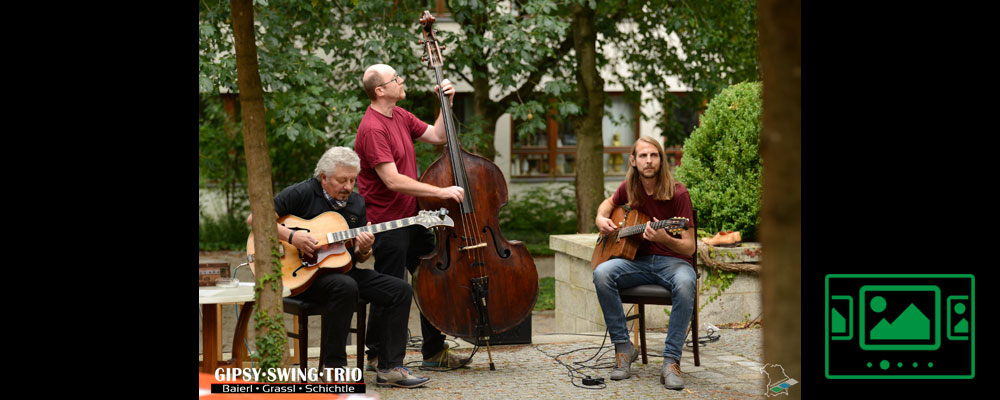 das slideshow-Fenster für 'zigeunerjazz.de' anzeigen ...
Zigeunerswing, Jazz-Standards, Csardas und Valse-Musette ... Ferry Baierl (g) - Reinhold Grassl (b) - Patrick Schichtle (g)